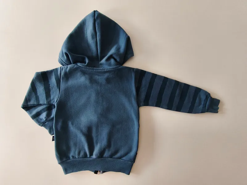 Campera deportiva. nellkids. talle 2.