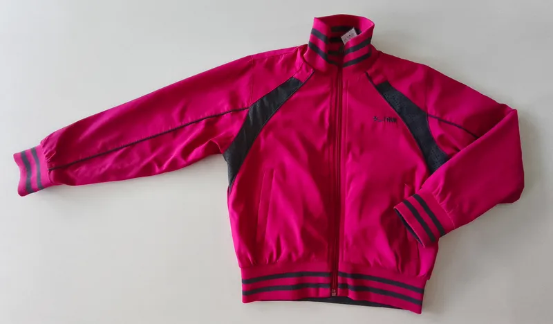 Campera deportiva. i-run. talle 7 - 8.