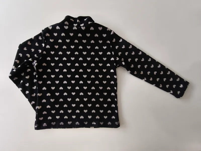 Polera. uniqlo. talle 5 - 6.