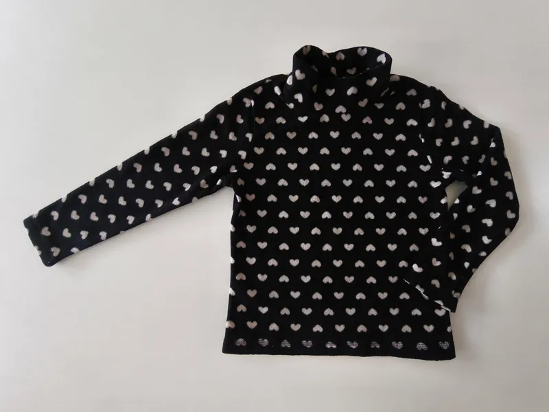 Polera. uniqlo. talle 5 - 6.