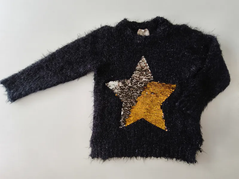 Sweater. fuzarka. talle 5 - 6.