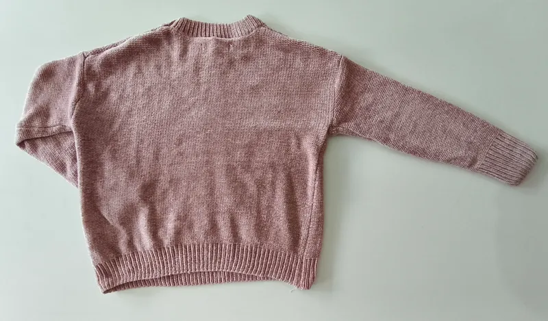 Sweater. bas. talle 6.