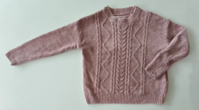 Sweater. bas. talle 6.
