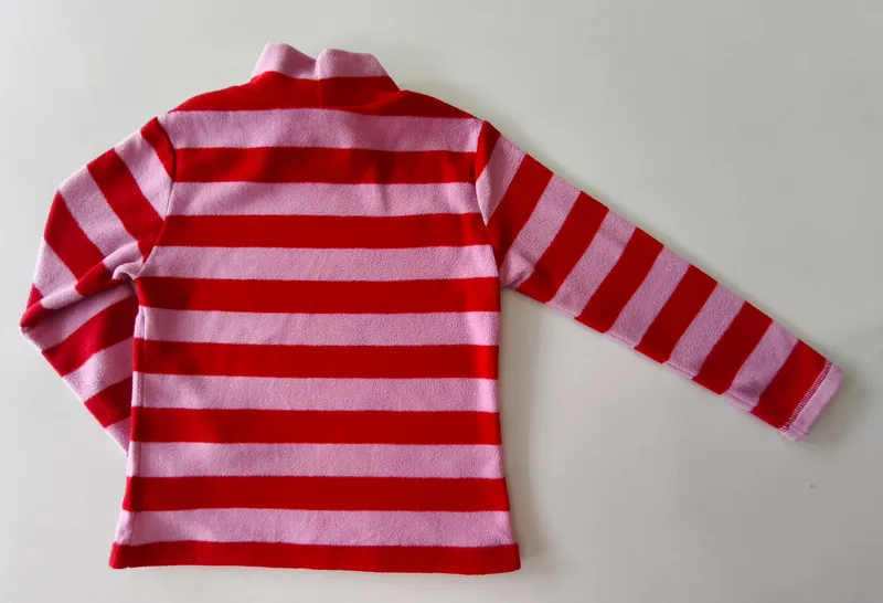 Polera de polar. uniqlo. talle 5 - 6.