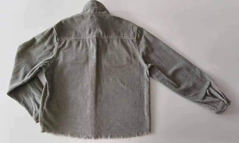 Campera tipo camisa de pana. bas. talle 14.