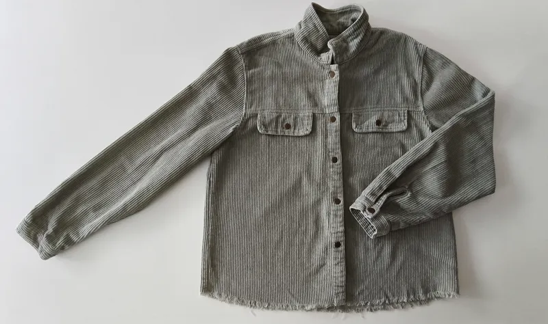 Campera tipo camisa de pana. bas. talle 14.