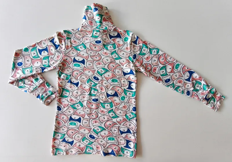 Polera elastizada. grisino. talle 5 - 6.