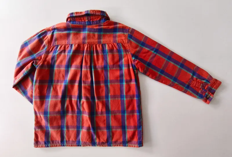 Camisa manga larga. lino. talle 5 - 6.