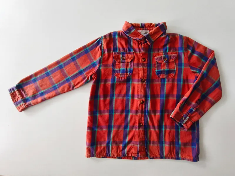 Camisa manga larga. lino. talle 5 - 6.