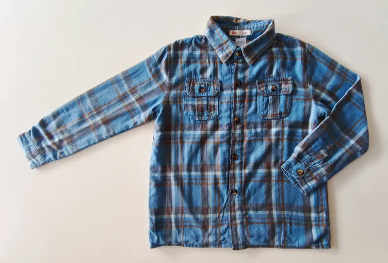 Camisa manga larga. lino. talle 4 - 5.