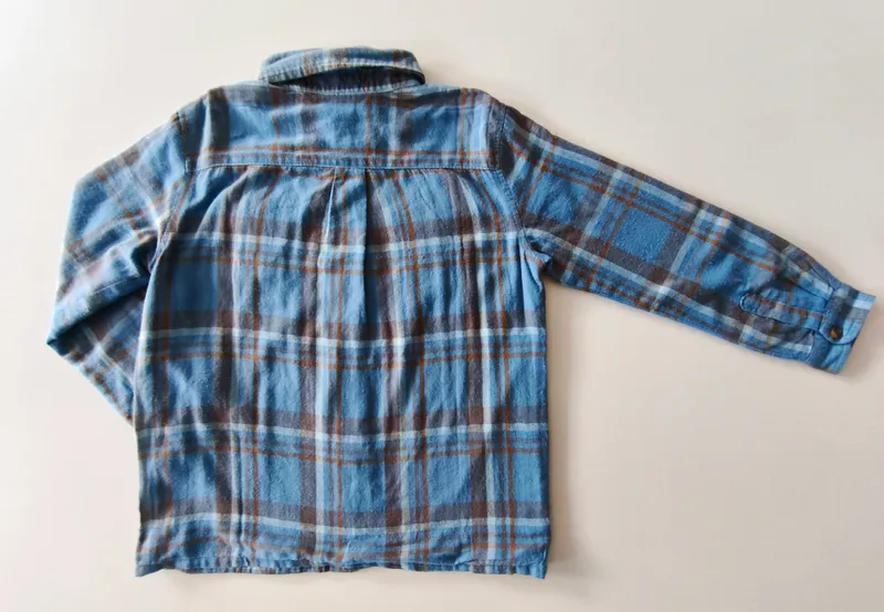 Camisa manga larga. lino. talle 4 - 5.