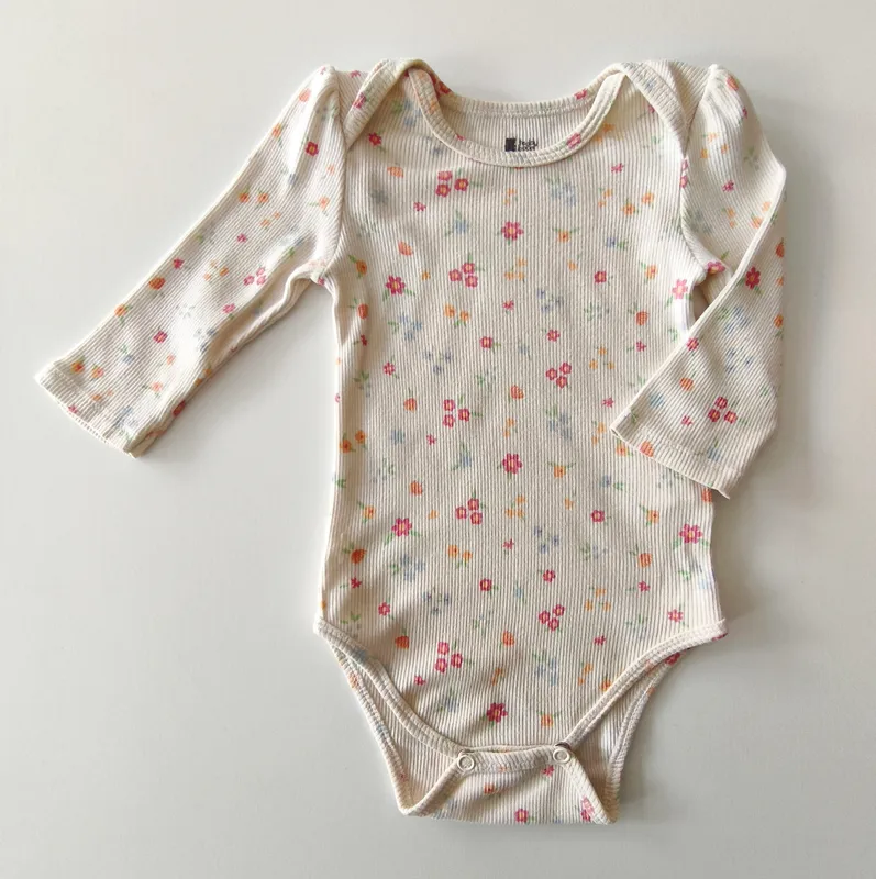 Body manga larga. teddy boom. talle 6 - 9 meses.