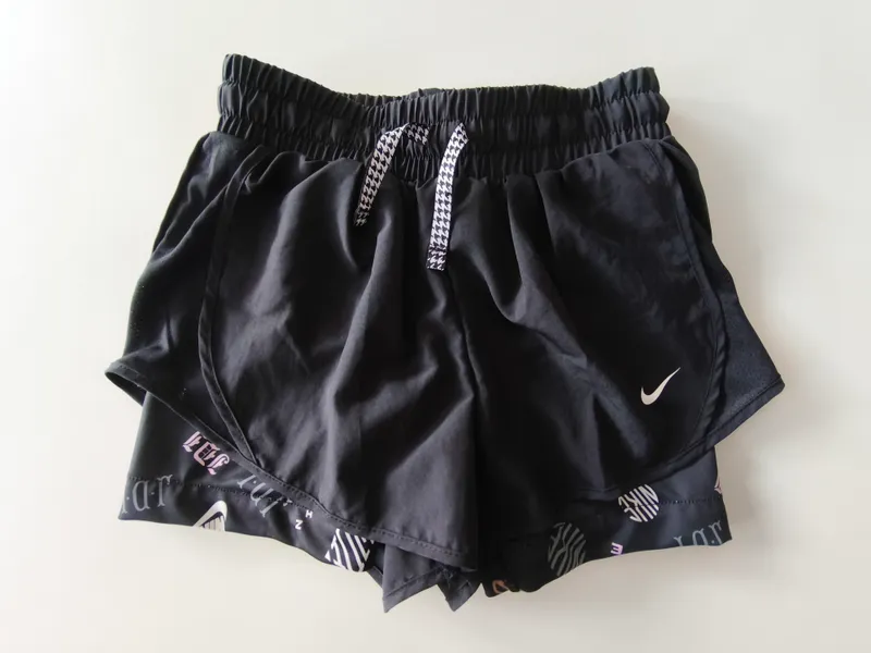Short deportivo. nike. dri-fit. talle 8 - 10.