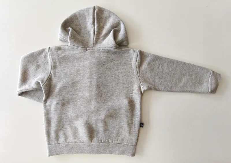 Campera deportiva. sky blue. talle 4.
