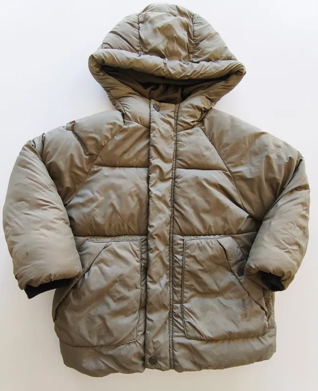 Campera. zara. talle 4 - 5.