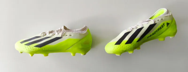 Botines de fútbol. adidas. talle 30 eur.