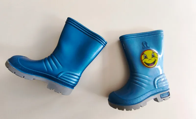 Botas de agua. venus. talle 24.
