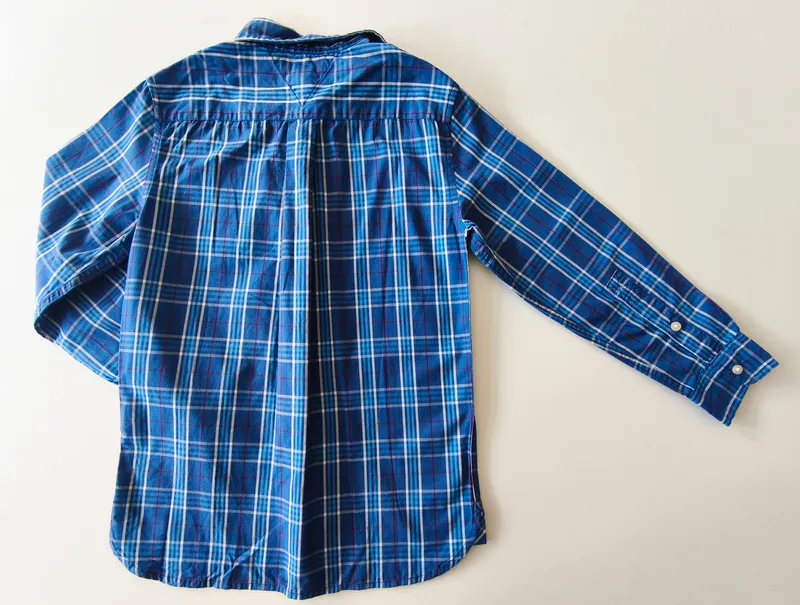 Camisa manga larga. tommy hilfiger. talle 6 - 7.