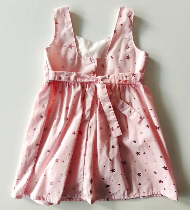 Vestido sin mangas. patitas. talle 3.