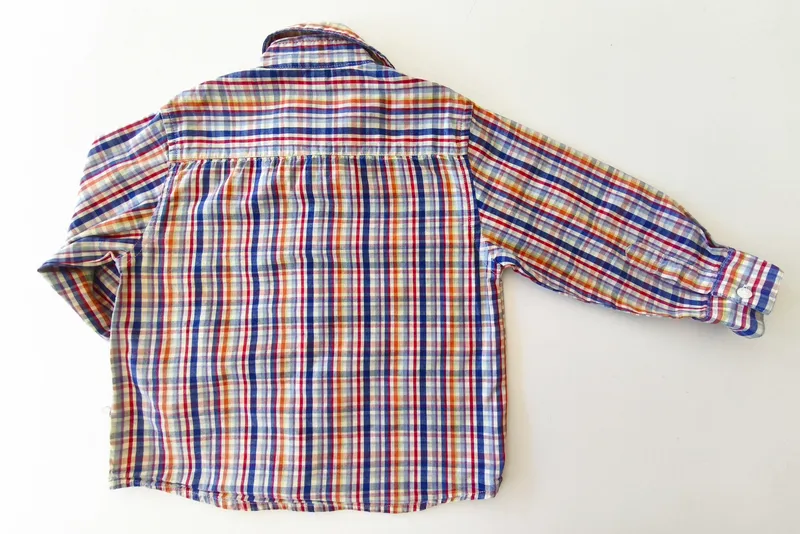 Camisa manga larga. raidistas. talle 2.