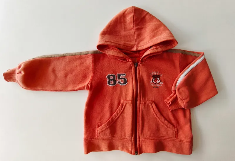 Campera deportiva. talle 2.