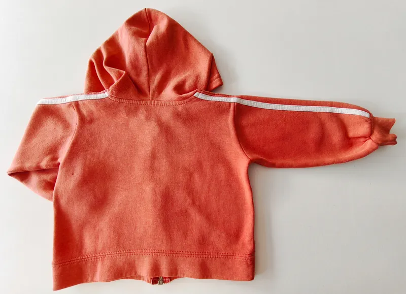 Campera deportiva. talle 2.