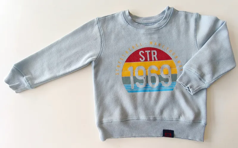 Buzo. street rebel. talle 3.