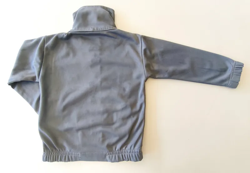 Campera deportiva. talle 1.