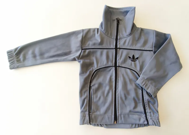Campera deportiva. talle 1.