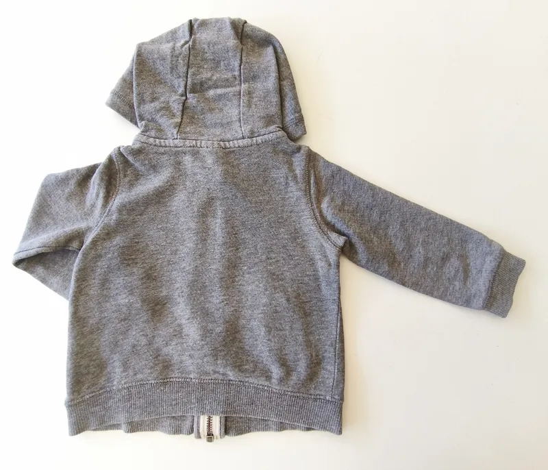 Campera deportiva. carter's. talle 18 meses.