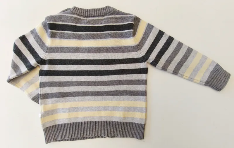 Sweater. talle 24 meses.