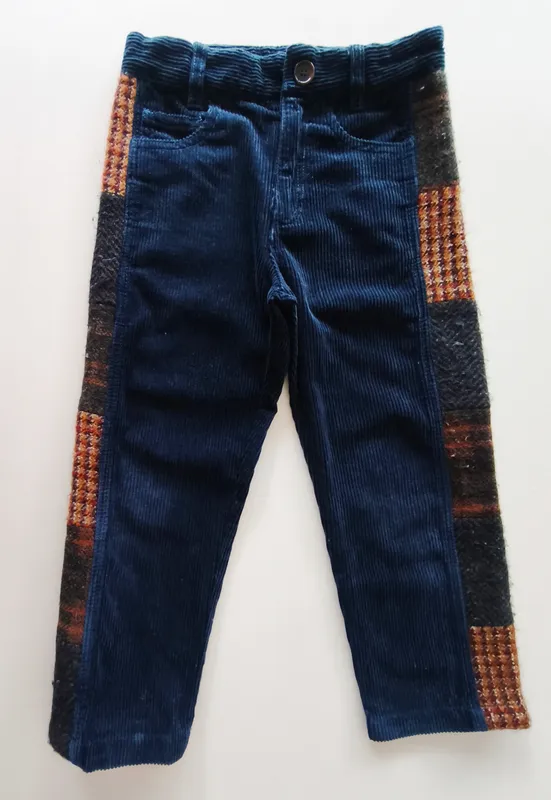 Pantalón de pana. zara. talle: 7.