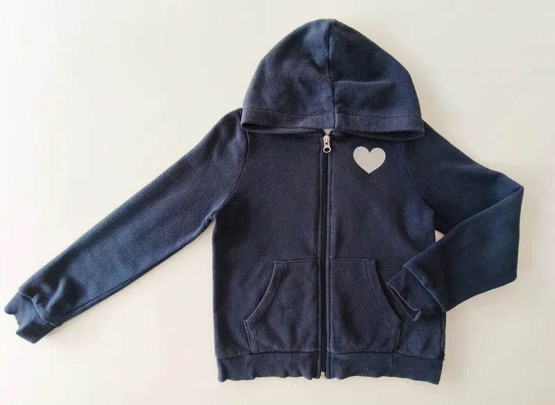 Campera deportiva. h&m. talle 6 - 8.