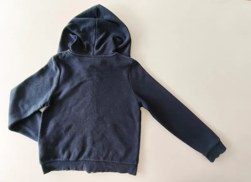 Campera deportiva. h&m. talle 6 - 8.