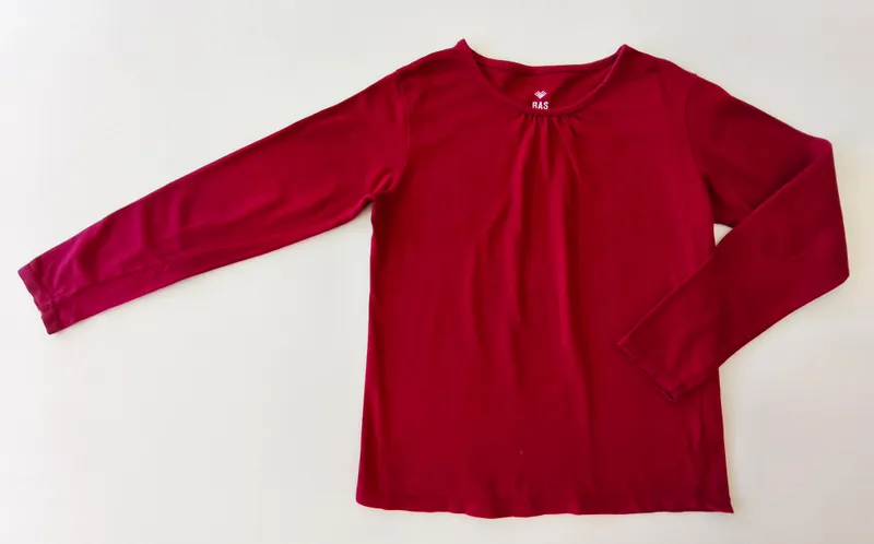 Remera manga larga. bas. talle 8.