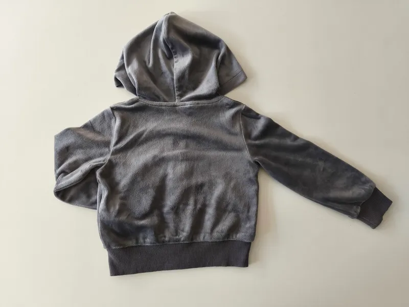 Campera deportiva. h&m. talle 2 - 4.