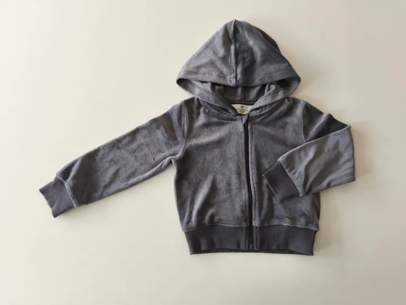 Campera deportiva. h&m. talle 2 - 4.