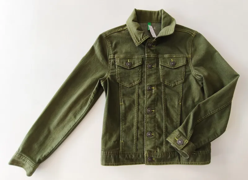 Campera. united colors of benetton. talle 8 - 9.