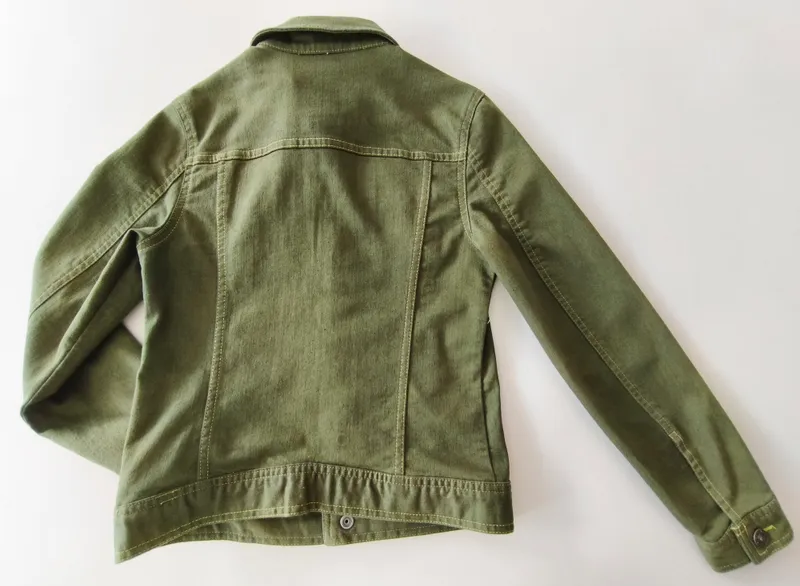 Campera. united colors of benetton. talle 8 - 9.