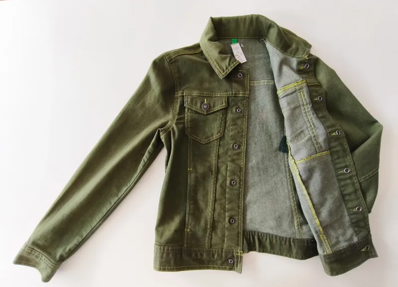 Campera. united colors of benetton. talle 8 - 9.