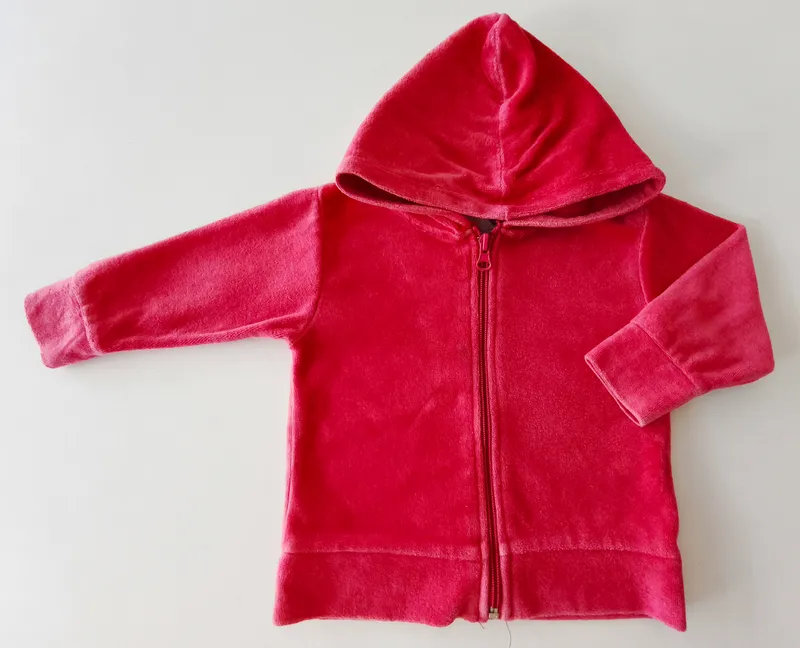 Campera deportiva. bas. talle 12 meses.