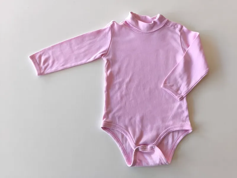 Body manga larga. cheraa. talle 12 meses.