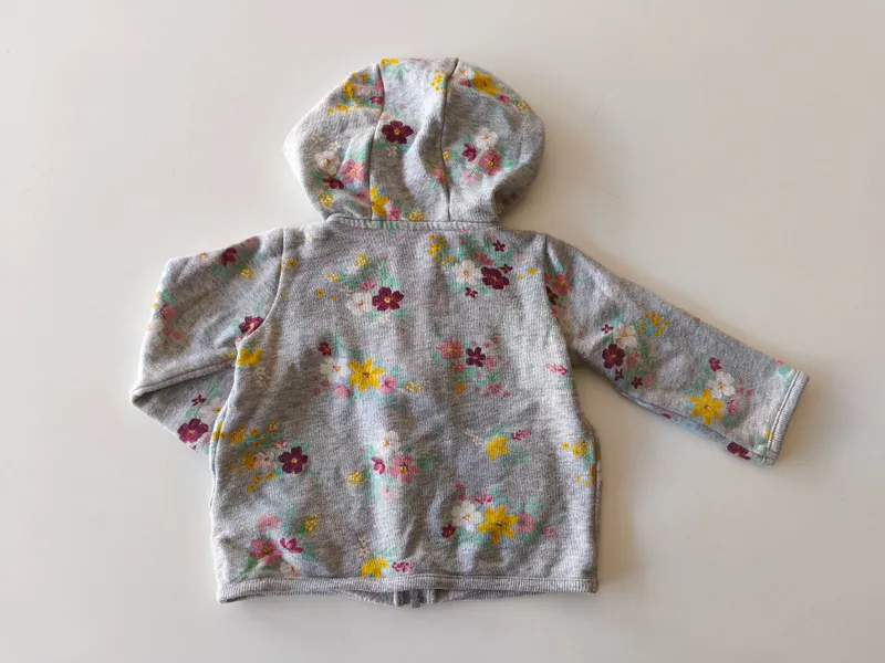 Campera deportiva. carter's. talle 12 meses.
