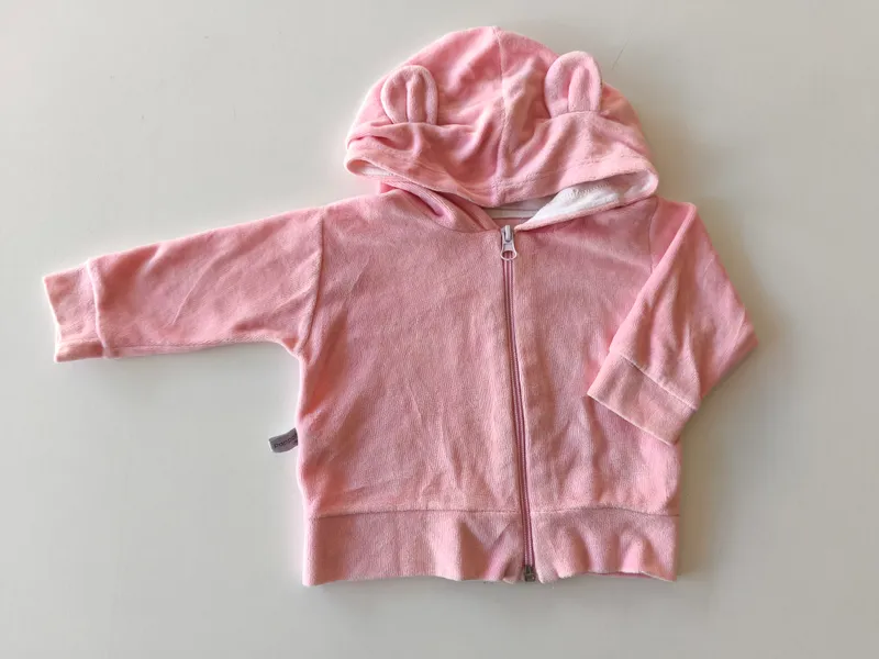 Campera deportiva. pappolino. talle 6 meses.