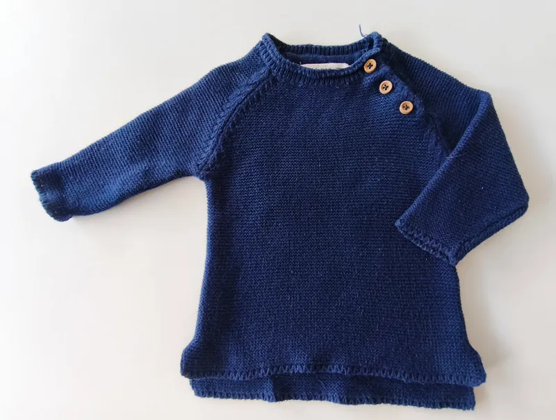 Sweater. bas. talle 0 - 3 meses.