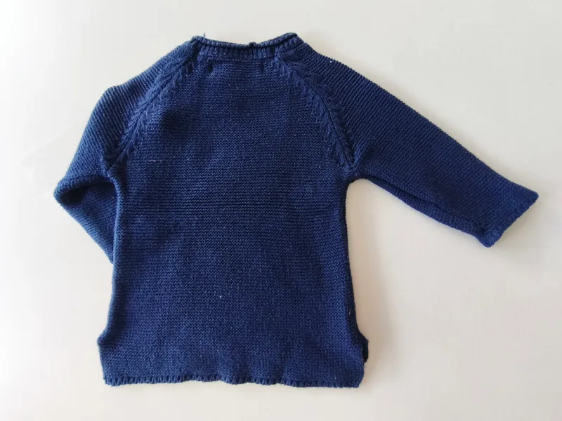 Sweater. bas. talle 0 - 3 meses.