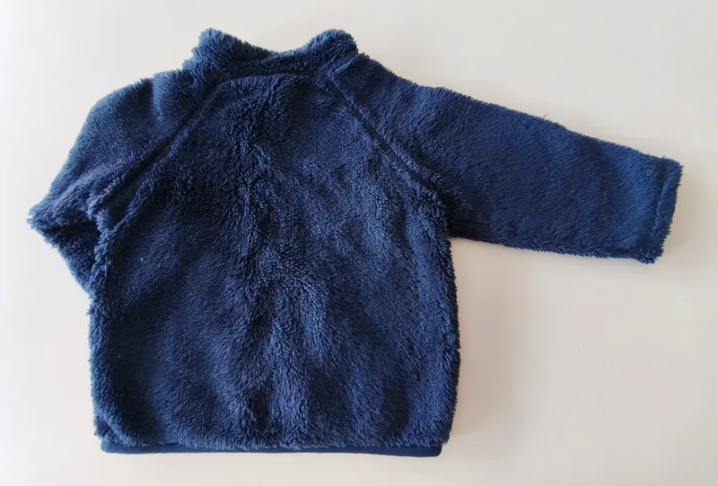 Campera. h&m. talle 4 - 6 meses.