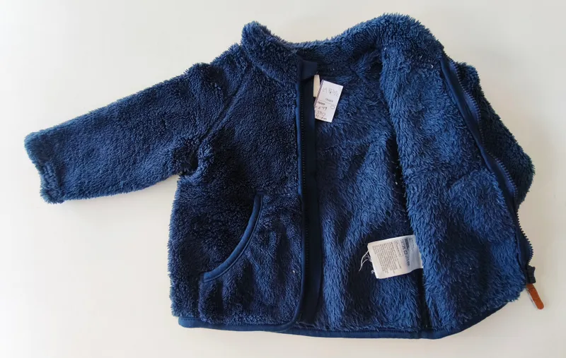 Campera. h&m. talle 4 - 6 meses.