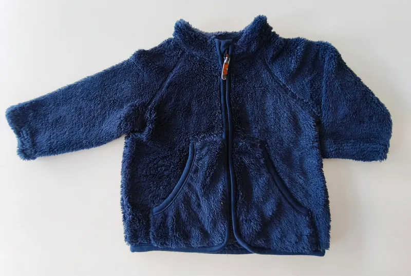 Campera. h&m. talle 4 - 6 meses.