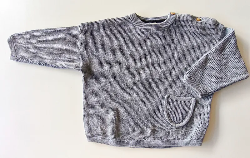 Sweater. bas. talle 12 - 18 meses.